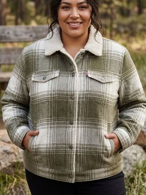Levi’s Plaid Sherpa Trucker Jacket Warm Cozy Button Front